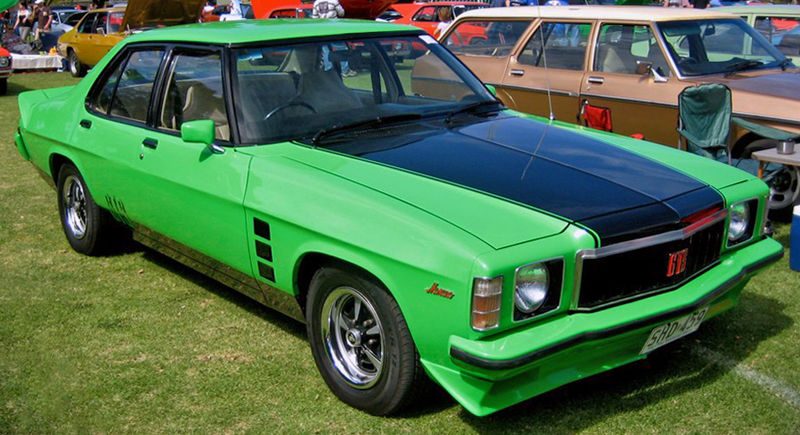 800px-1976-1977_Holden_HX_Monaro_GTS_sedan_01.jpg