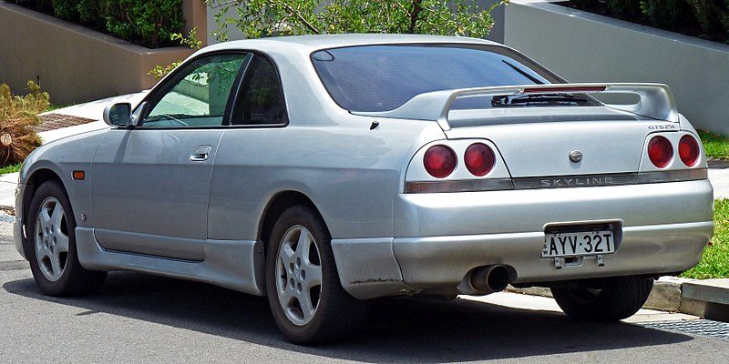 800px-1993-1996_Nissan_Skyline_%28R33%29_GTS25t_coupe_%282011-01-05%29.jpg