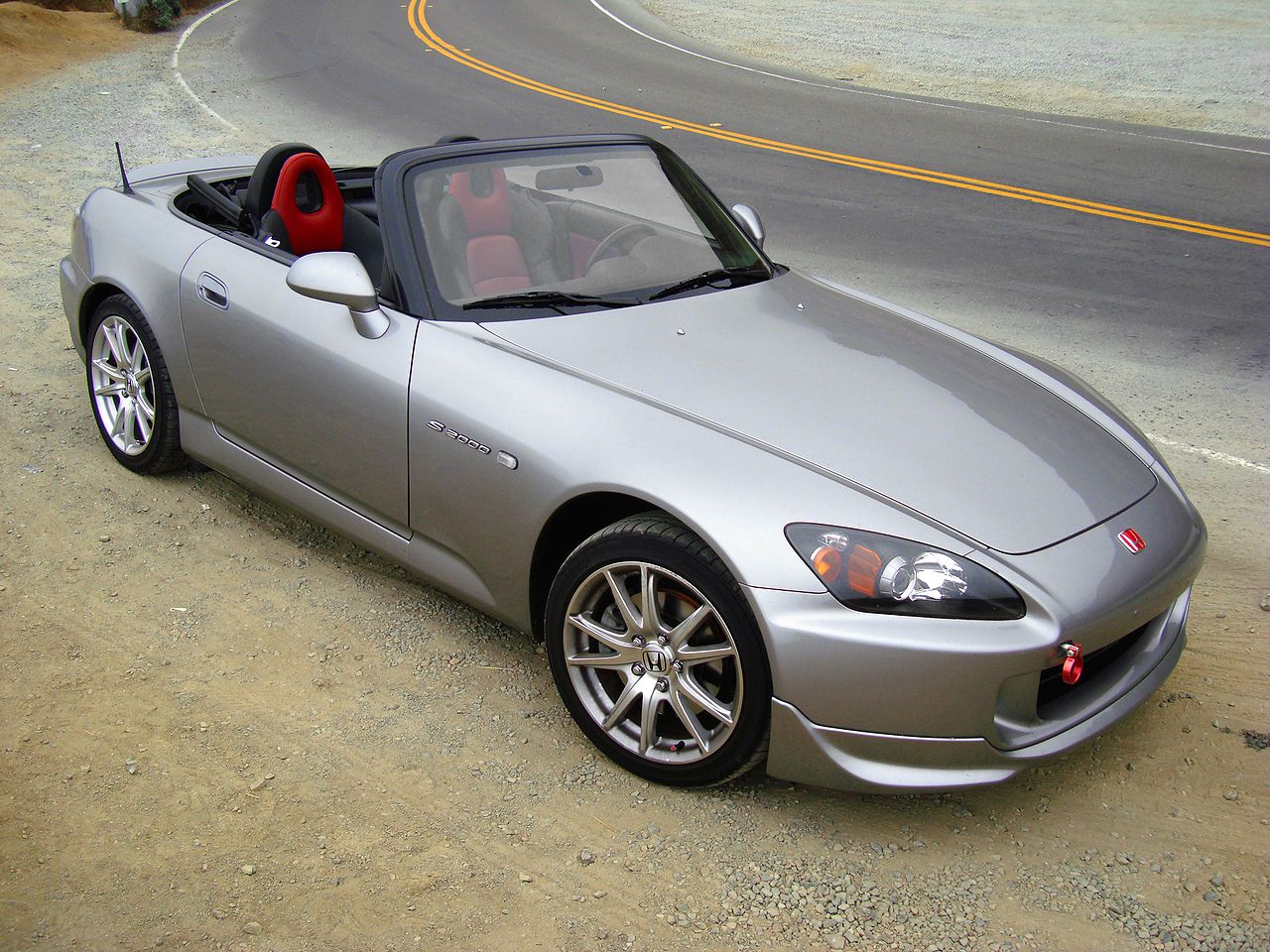 1280px-HondaS2000-007.jpg