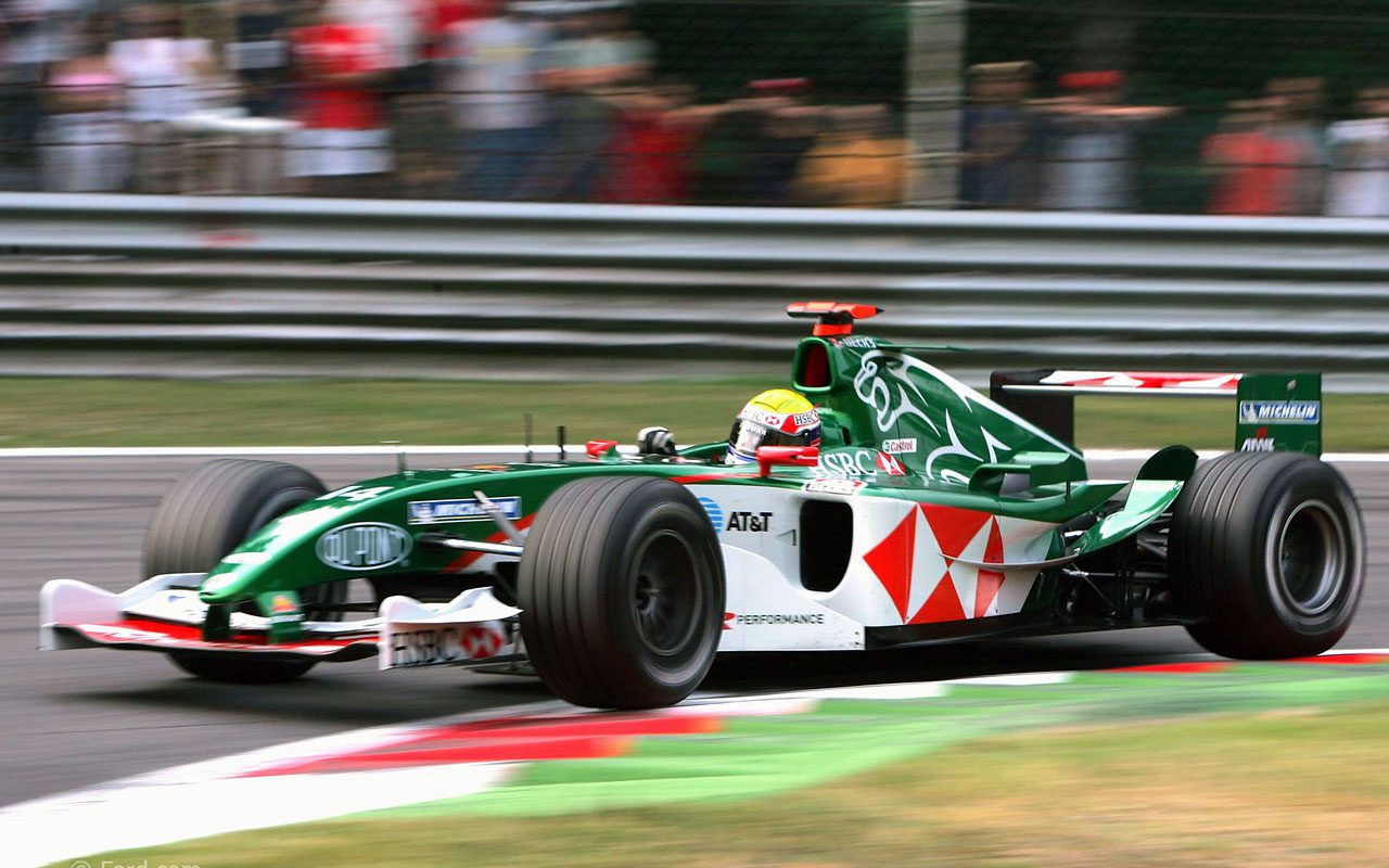 jaguar-f1-on-circuit.jpg