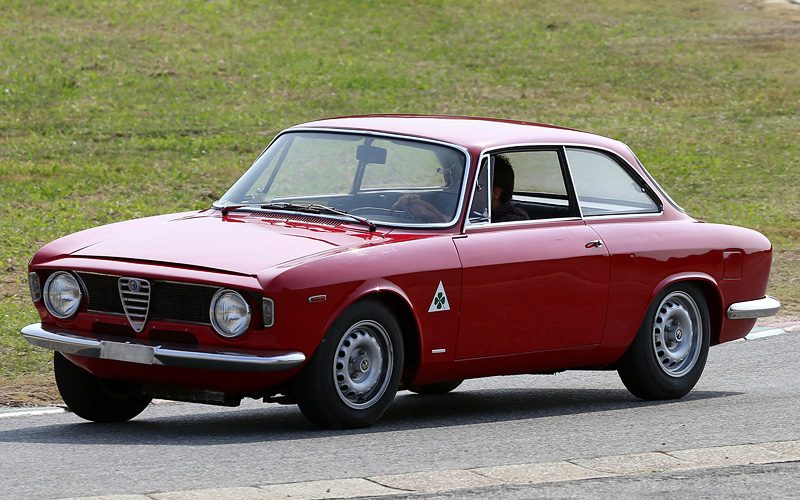 1965-alfa-romeo-giulia-sprint-1600-gta-3.jpg