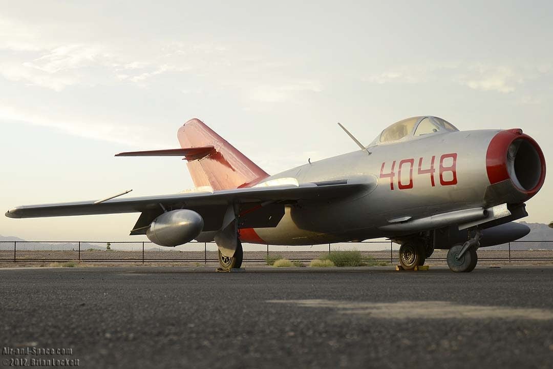 _BL32677%20MiG-15%204048%20right%20front%20l.jpg