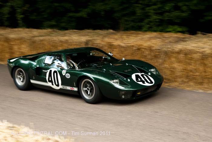 Ford_GT40_1965_Goodwood_2011_200580_Tim_Surman_2011.jpg