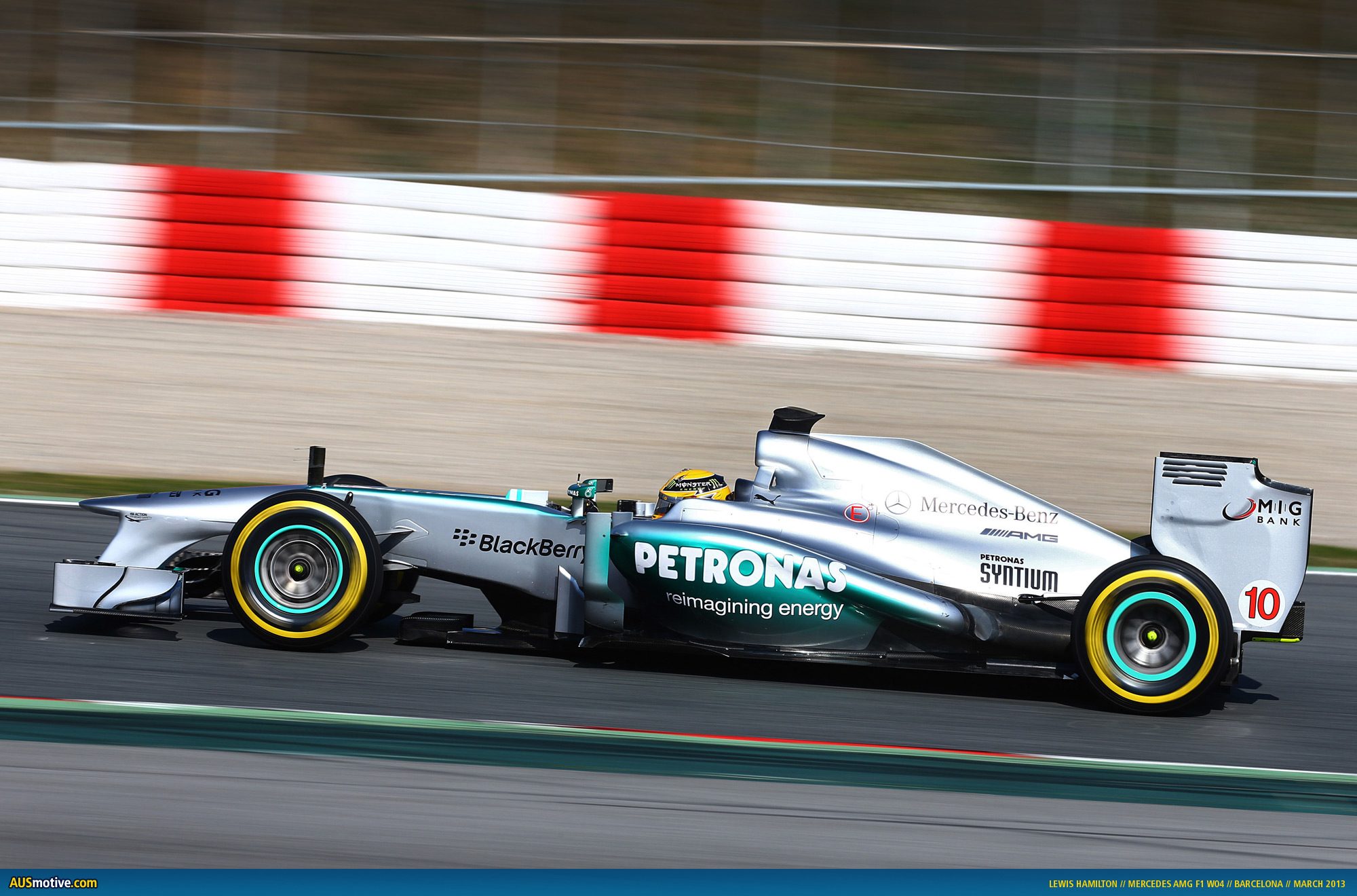 Mercedes-AMG-F1-W04-Hamilton-02.jpg
