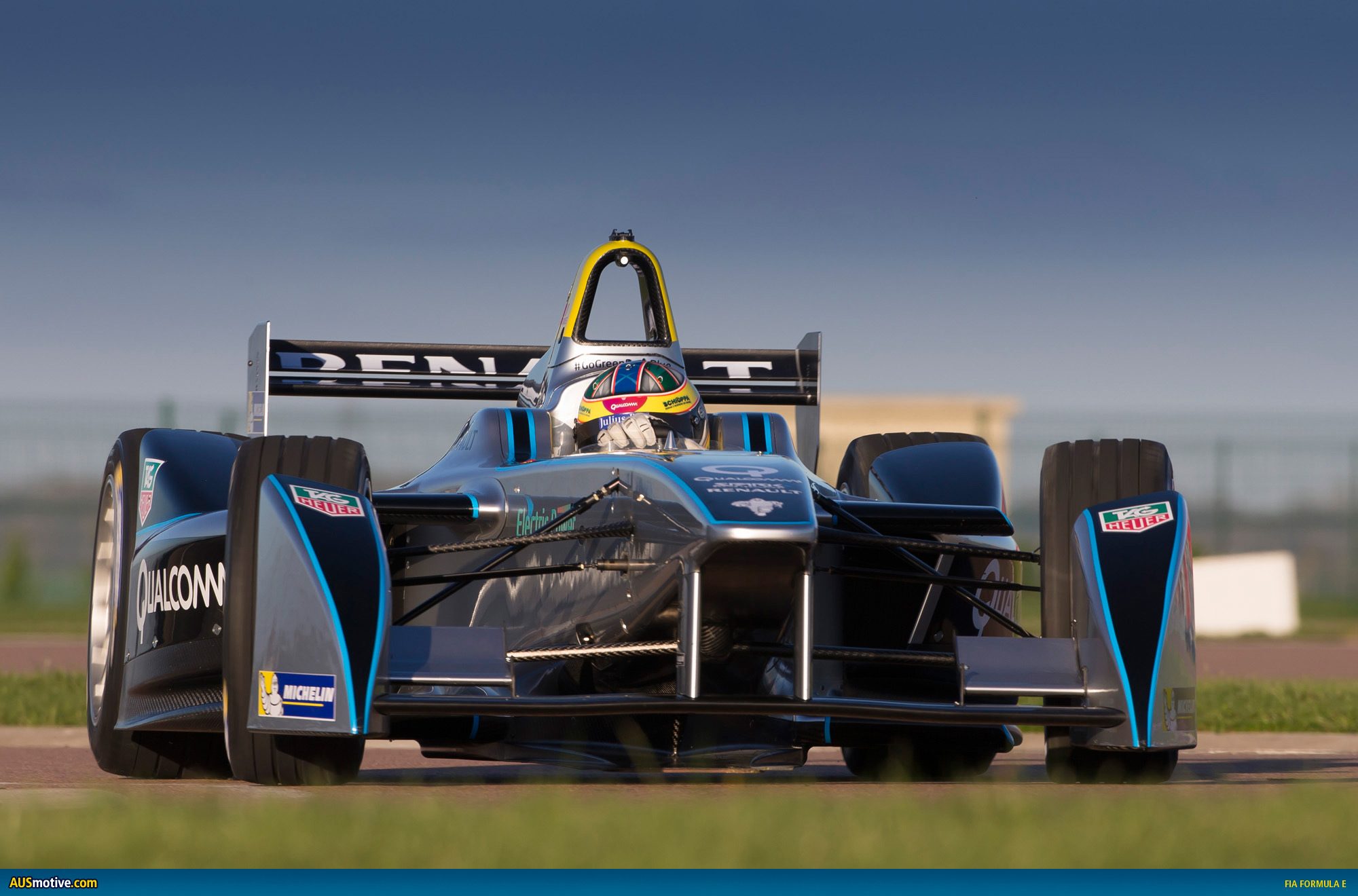 FormulaE-Spark-Renault-SRT-01E-05.jpg