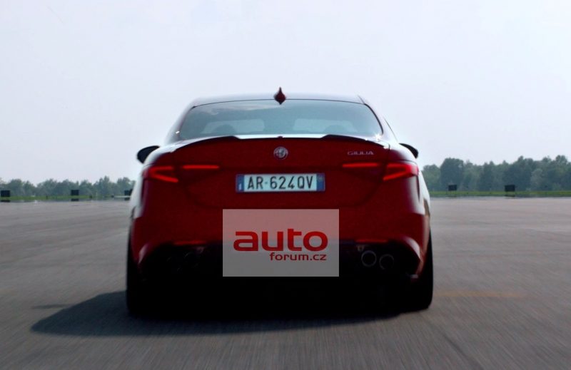 Alfa_Romeo_Giulia_2016_unik_vse_12_800_600.jpg