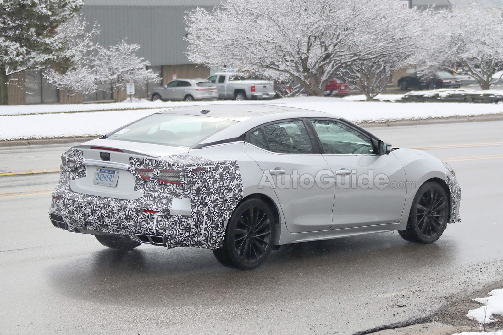 2019-nissan-maxima-spy-photos-12.jpg