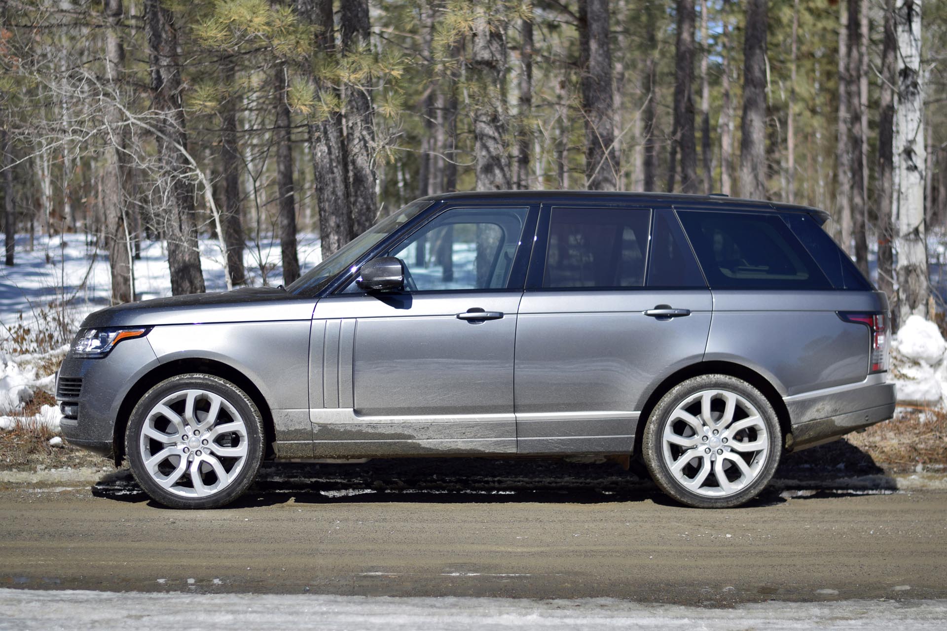 2015-Land-Rover-Range-Rover-HSE-JP-04.jpg