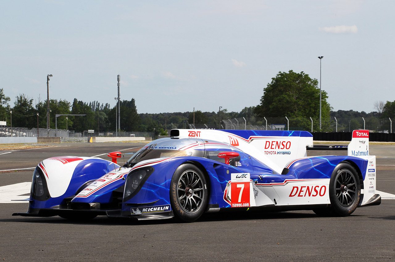 12-toyoa-ts030-hybrid-le-mans-test.jpg