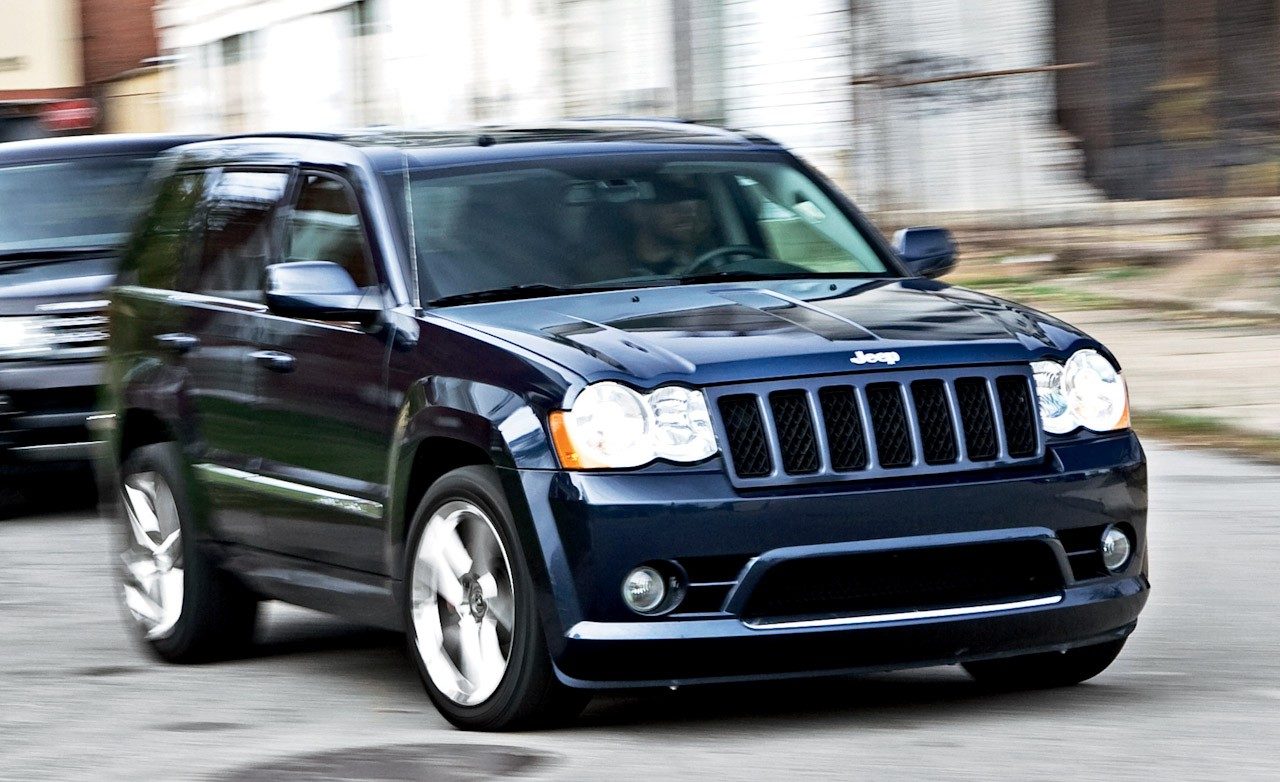 2010_jeep_grand_cherokee_srt8_1_cd_gallery_zoomed.jpg