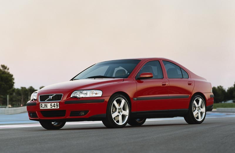 volvo_s60r_1.jpg