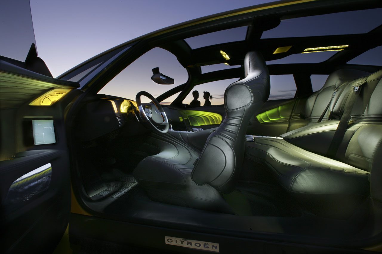 Citroen-C-SportLounge-Concept-Interior-04.jpg