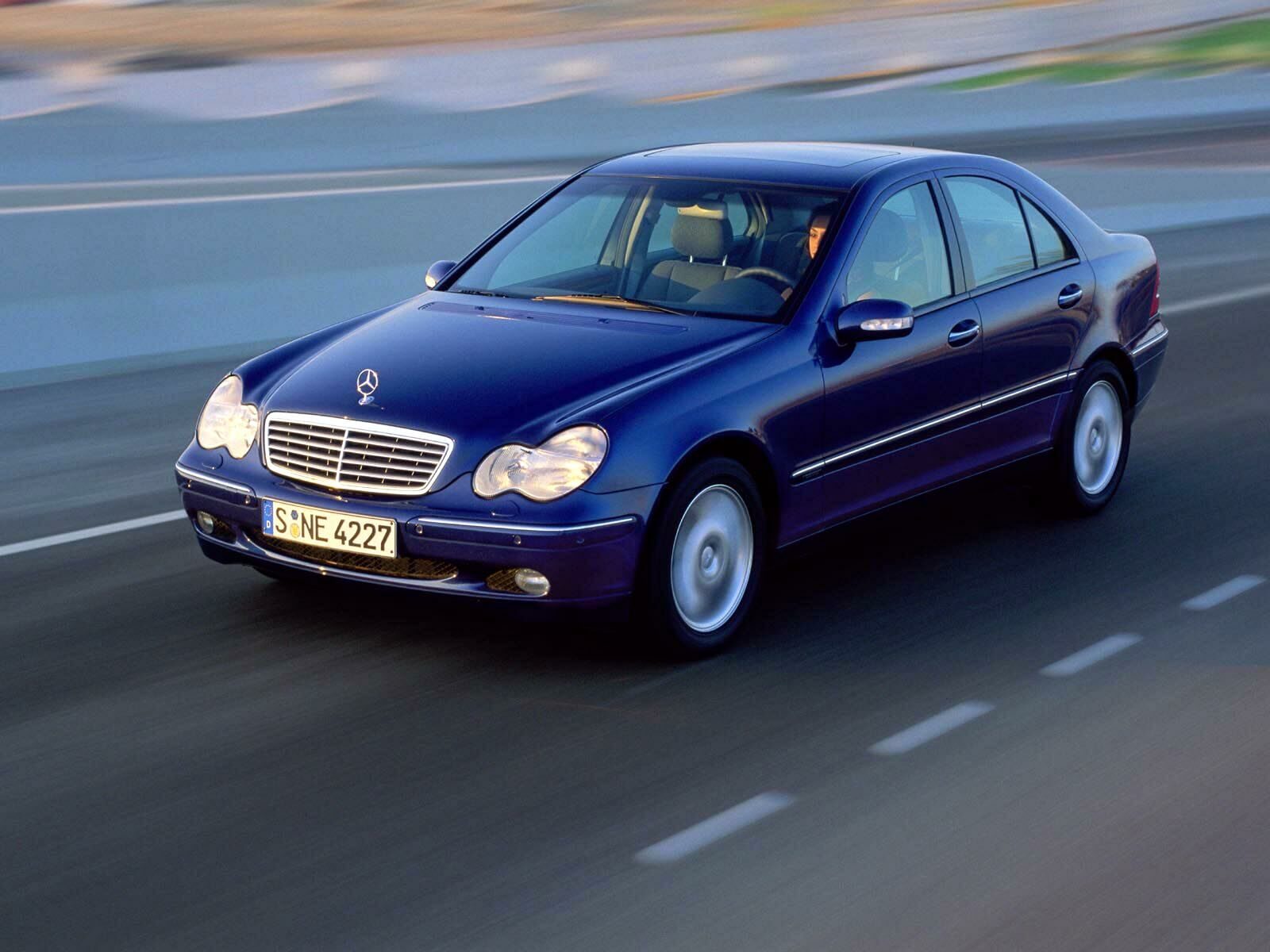 Mercedes_Benz-C_Class_W203_mp35_pic_10967.jpg