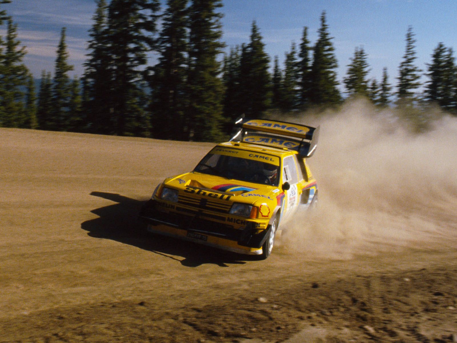 Peugeot-205_T16_Pikes_Peak__mp40_pic_40234.jpg