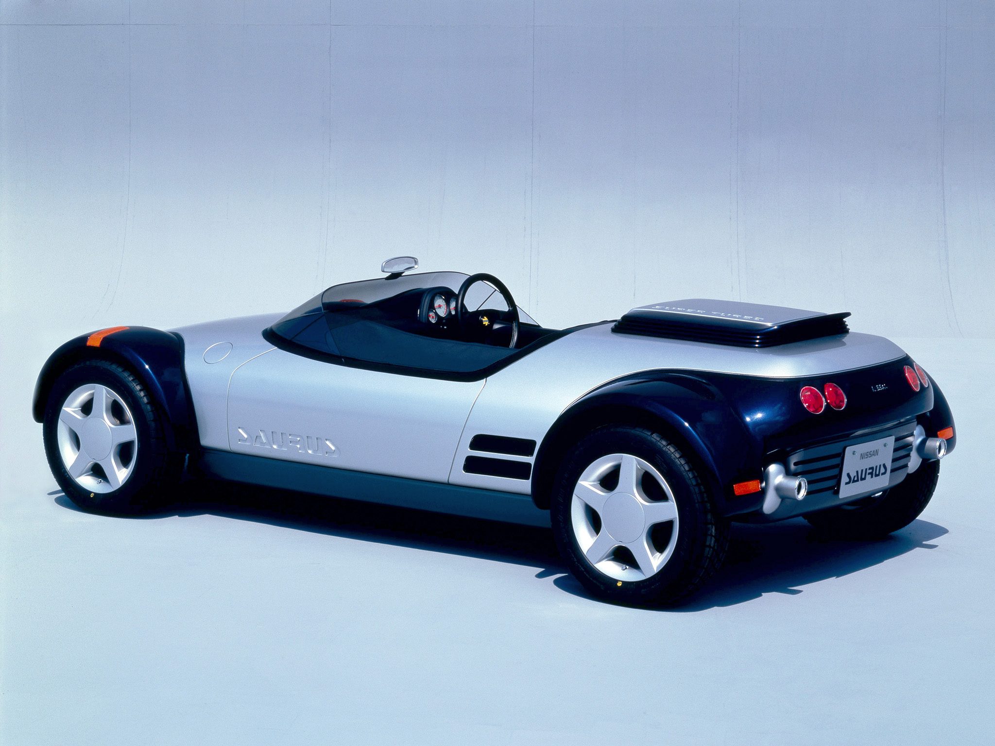 1987_Nissan_Saurus_concept_03.jpg