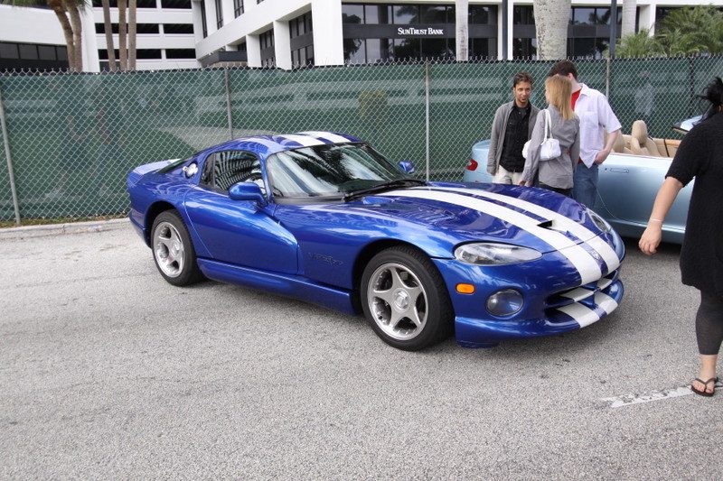 1996_Dodge_Viper_GTS_Blue_White_Stripes_quarter.sized.jpg