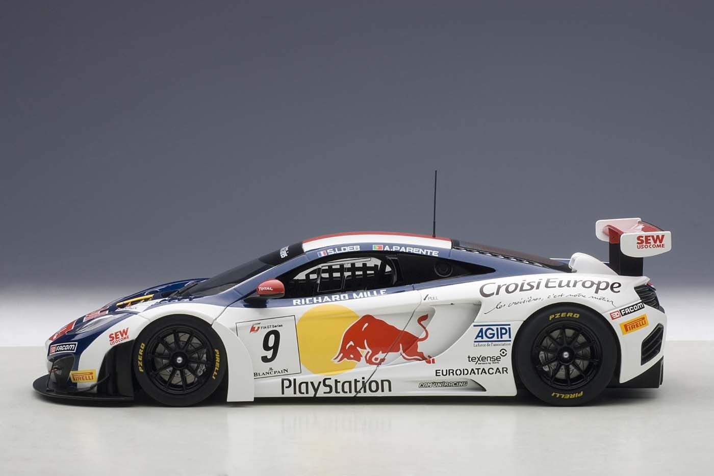 81342_mclaren_redbull_autoart_gt3_die_cast_scale_model_1-18_model.jpg