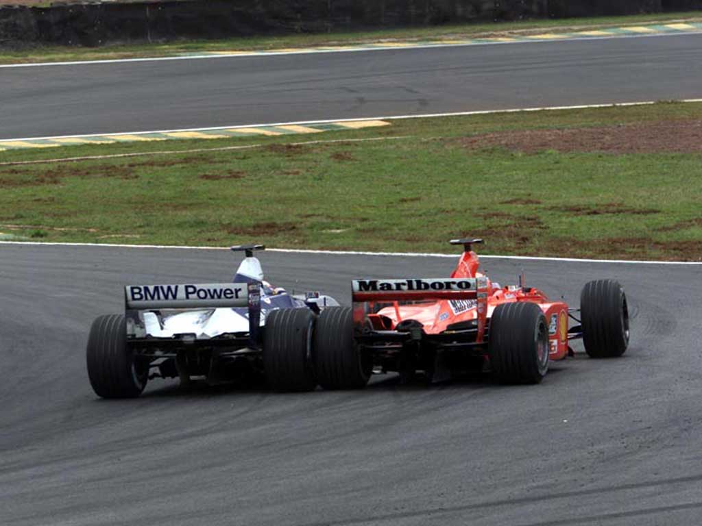 michaelschumacher_juanpablomontoya_interlagos_2001_2.jpg