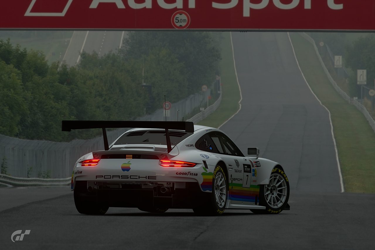 Porsche_RSR_Nurburgring_Rain_before.jpg