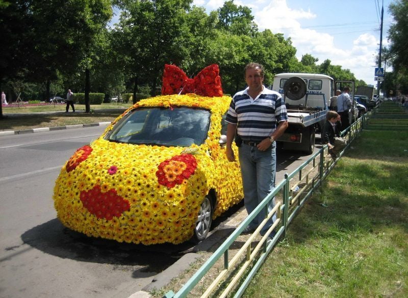 funny-car-picture-covered-in-flowers1.jpg