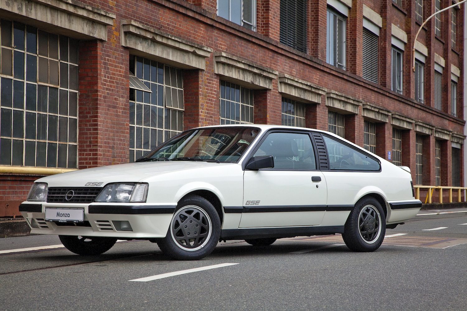 opel-monza-gse-1.jpg