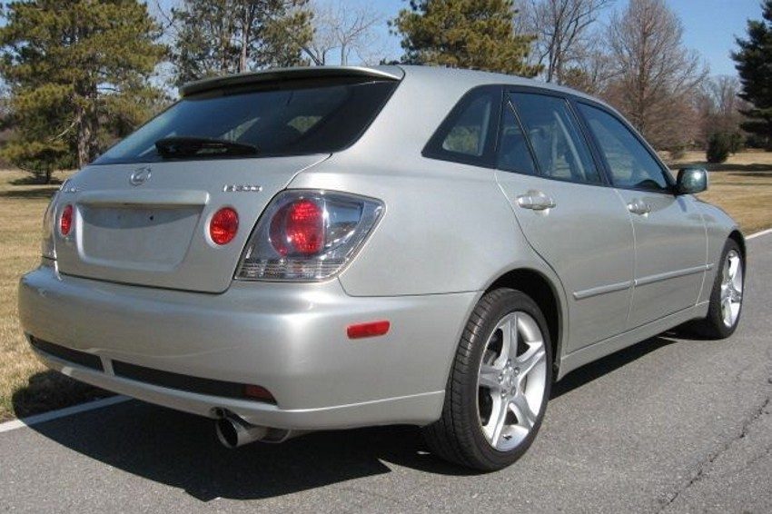 2004-Lexus-IS300-Sportback.jpg