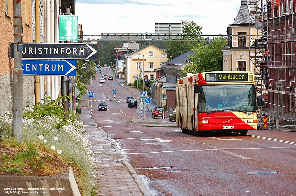 Swebus_4951_Kungsgatan_Hudiksvall_080616.jpg