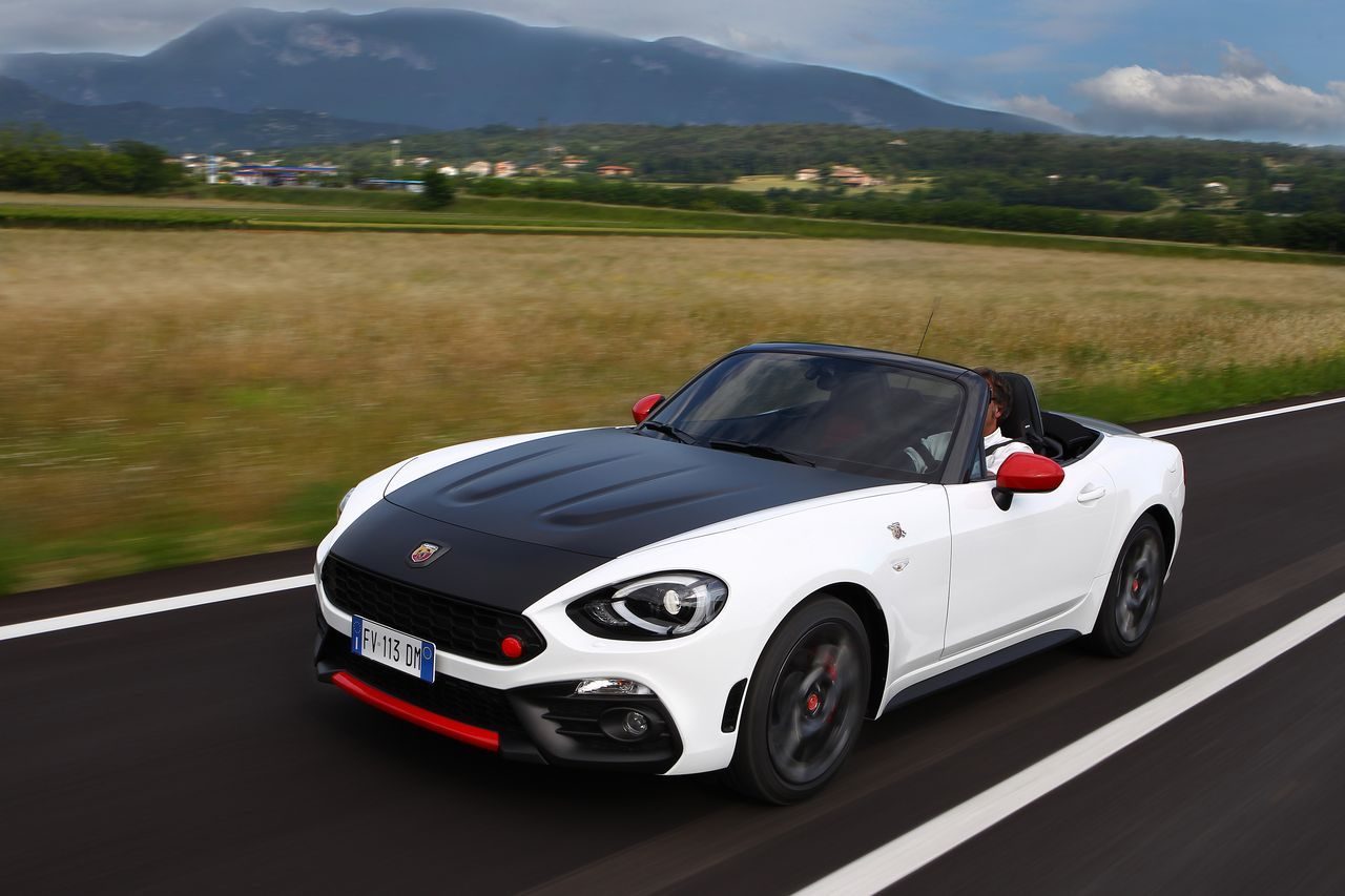 abarth-124-spider-2016-07.jpg