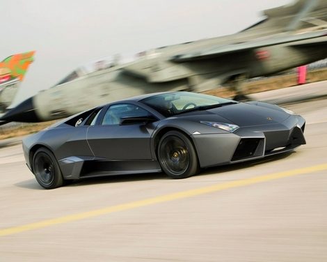 Lamborghini_Reventon_vs_Tornado_5.jpg