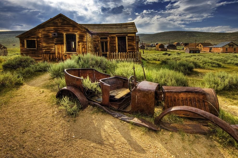 abandoned-car-at-ghost-town-Bodie.jpg