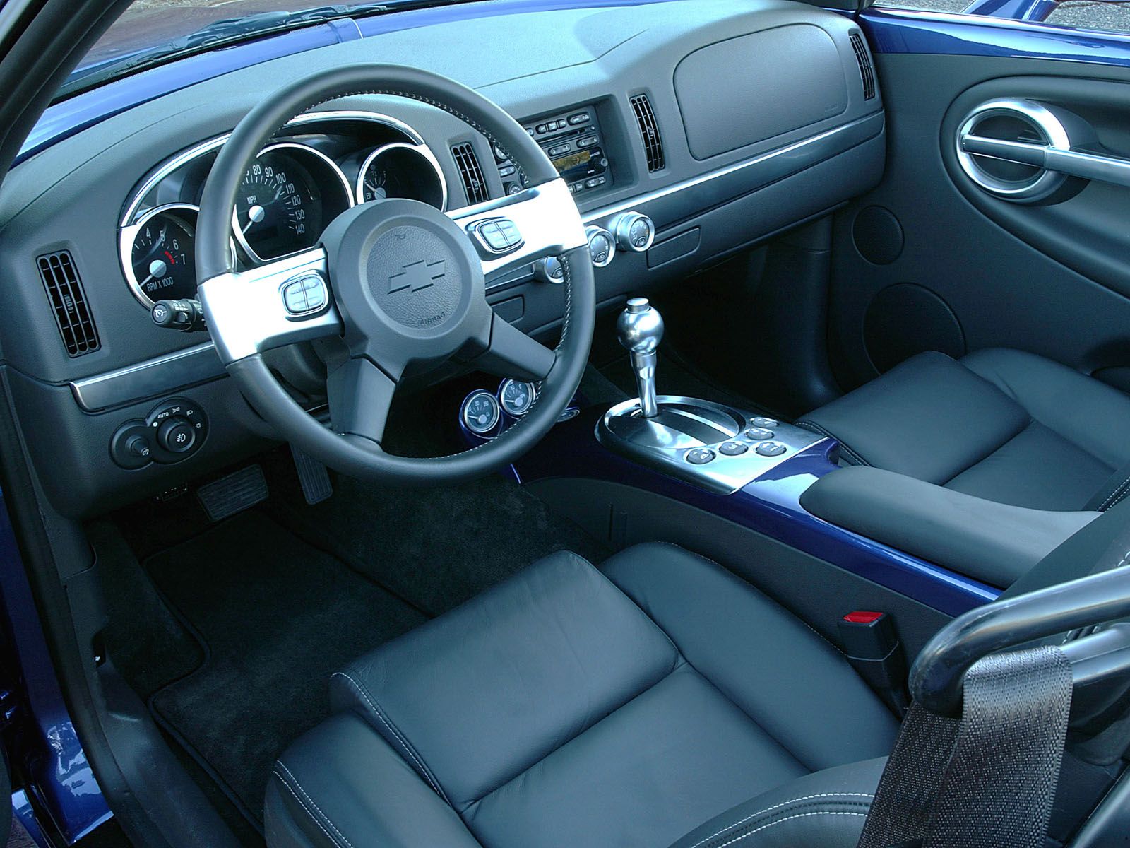 chevrolet-ssr-interior-1.jpg