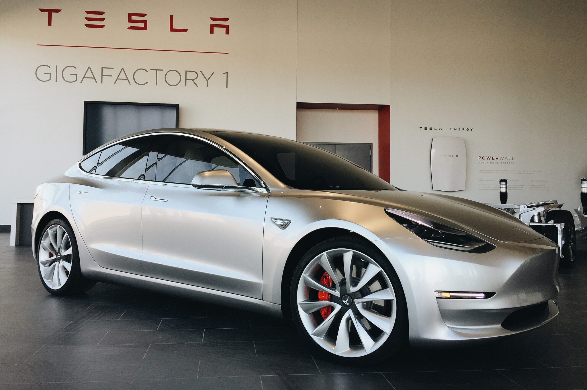 Tesla-Model-3-at-Gigafactory-1.jpg