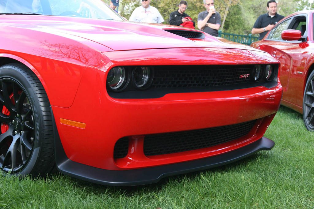 Dodge-Challenger-Hellcat-live-2.jpg