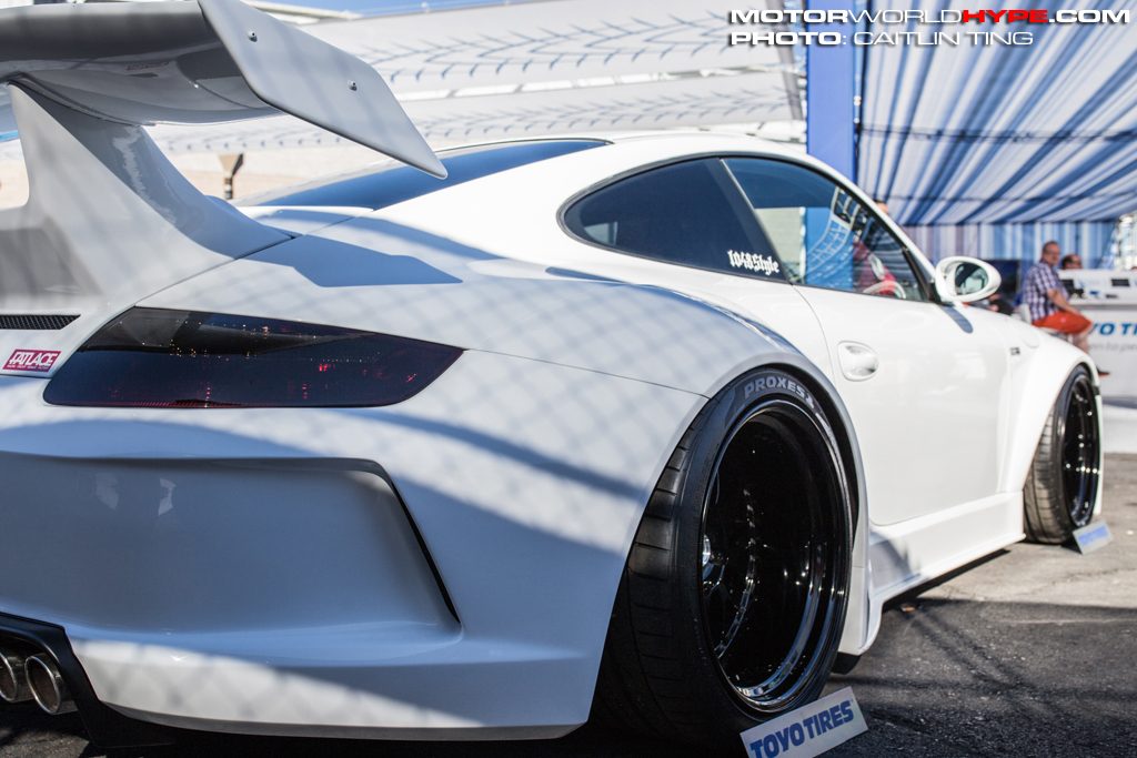 SEMA2014_Fatlace_FRF_Porsche911_5.jpg