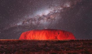 Milky_Way_Centre_Over_Uluru.jpg
