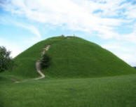 krakusa-mound-cc-sz-u.jpg