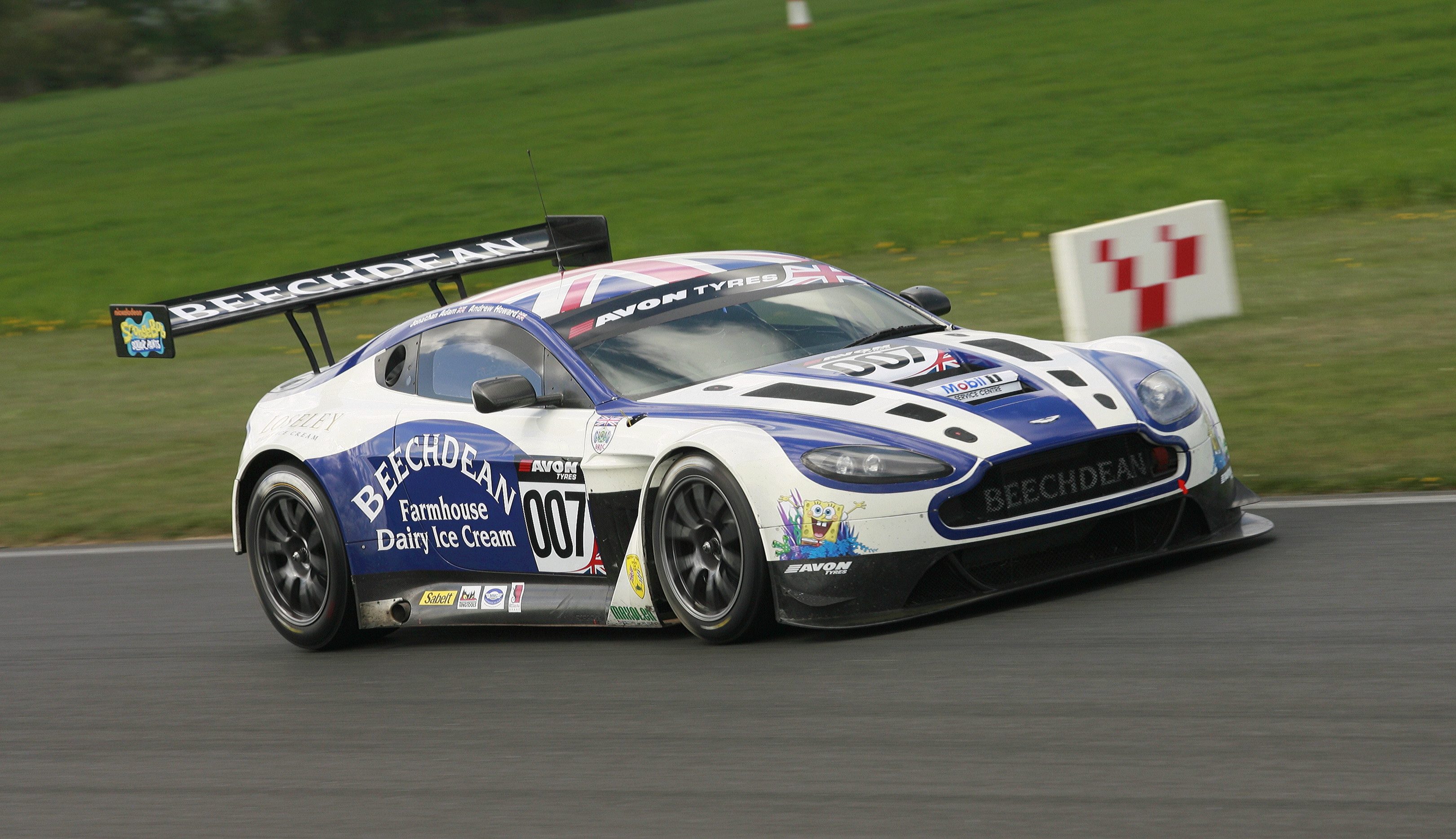 Tom-Onslow-Cole-tested-the-Beechdean-Vantage-GT3.jpg