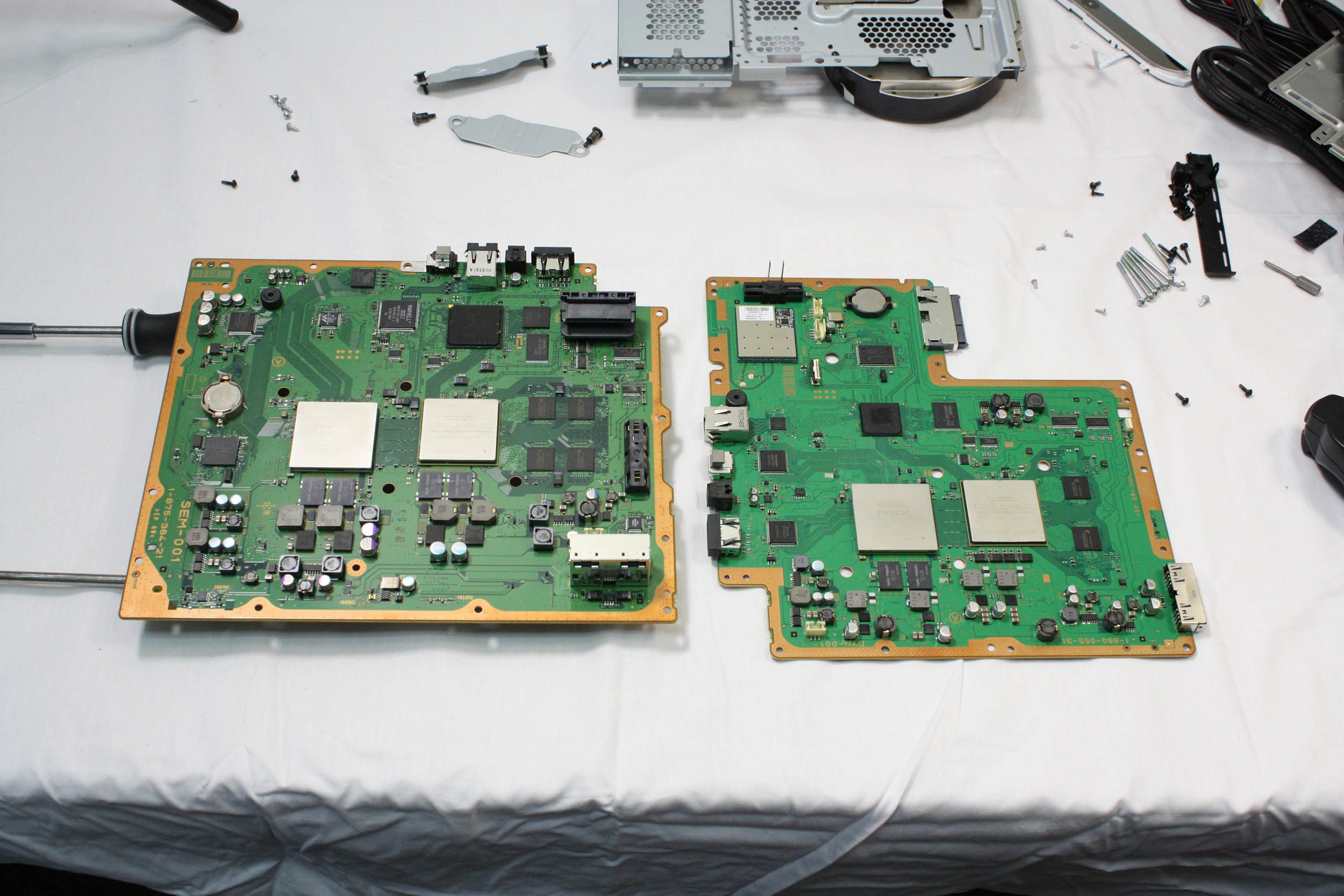 ps3-slim-board-compare-full.jpg