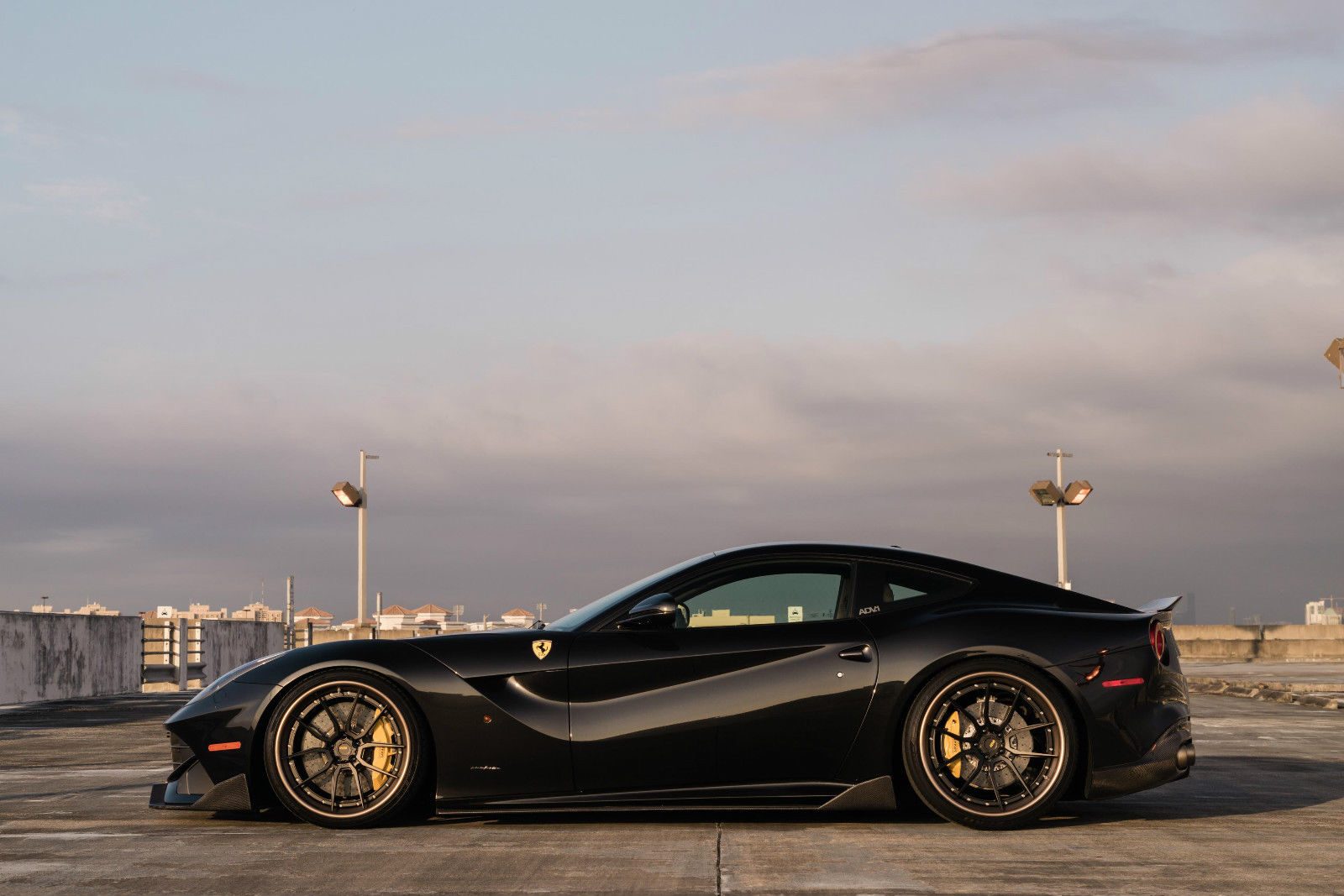 ferrarif12adv11a.jpg