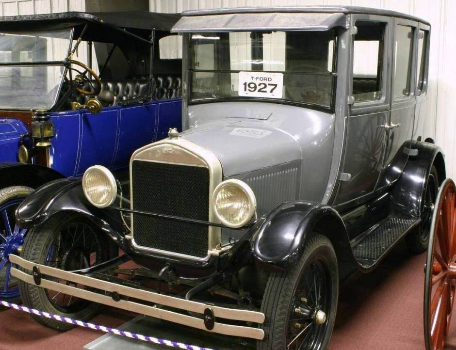 1927-ford-model-t-4-door-sedan-13310.jpg