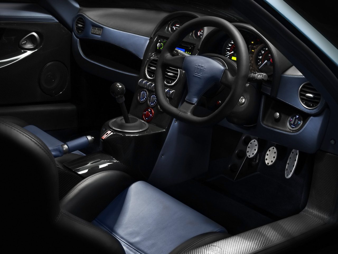 2010-Noble-M600-Dashboard-1280x960.jpg