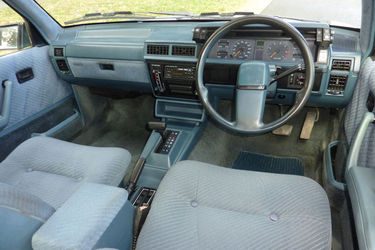 1986-holden-vl-calais-v8-sedan.jpg