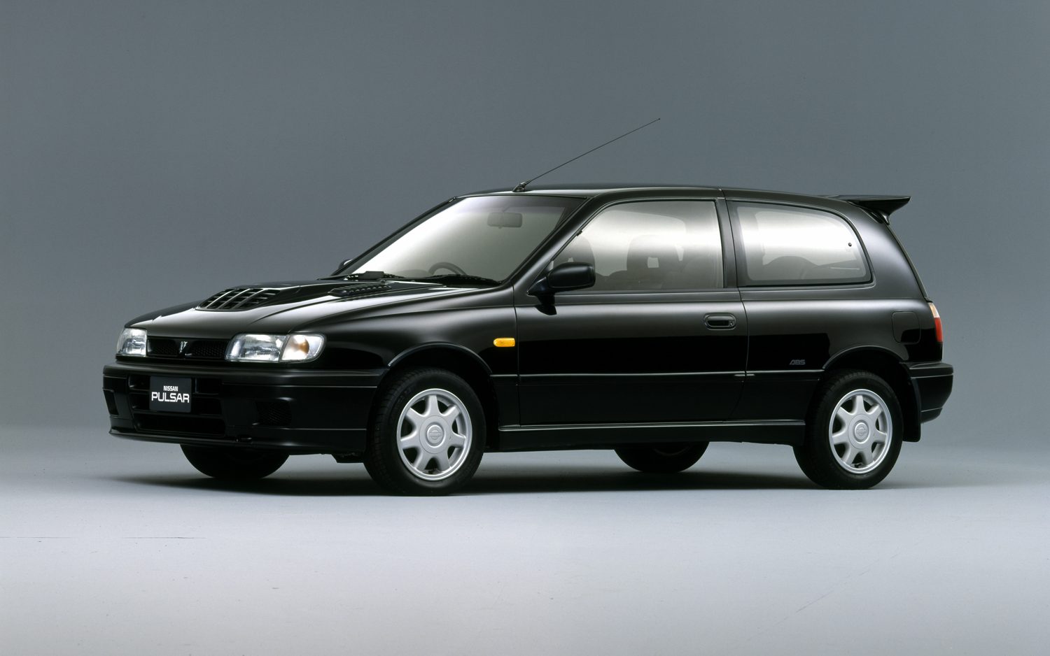 1991-Nissan-Pulsar-GTI-R-Front-Three-Quarter-Black.jpg