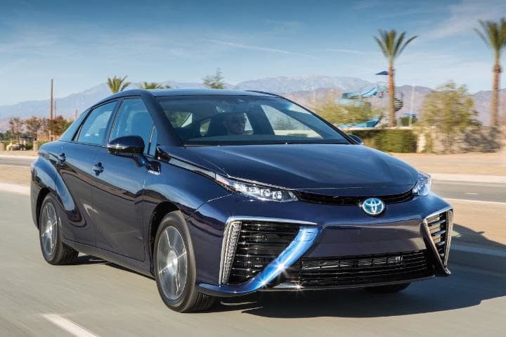 Toyota-Mirai-front-large.jpg