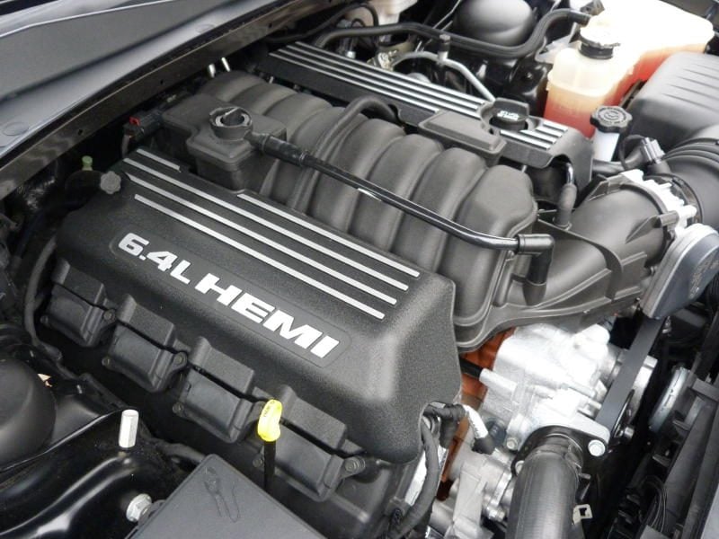 300C-SRT8-engine-side.jpg