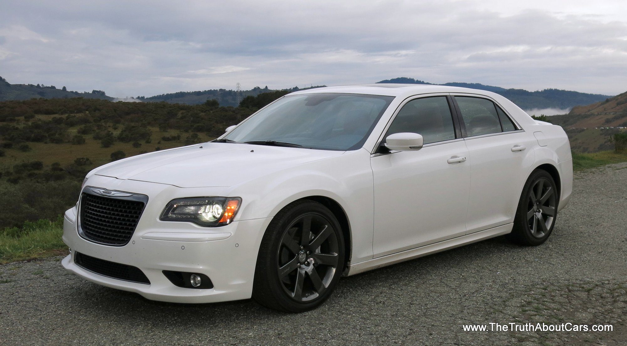 2013-Chrysler-300-SRT8-007.jpg