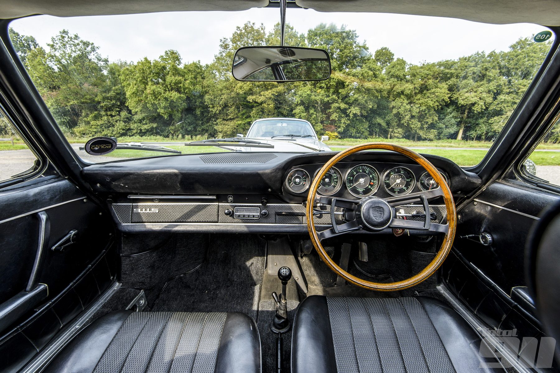 911-2.0S-interior.jpg