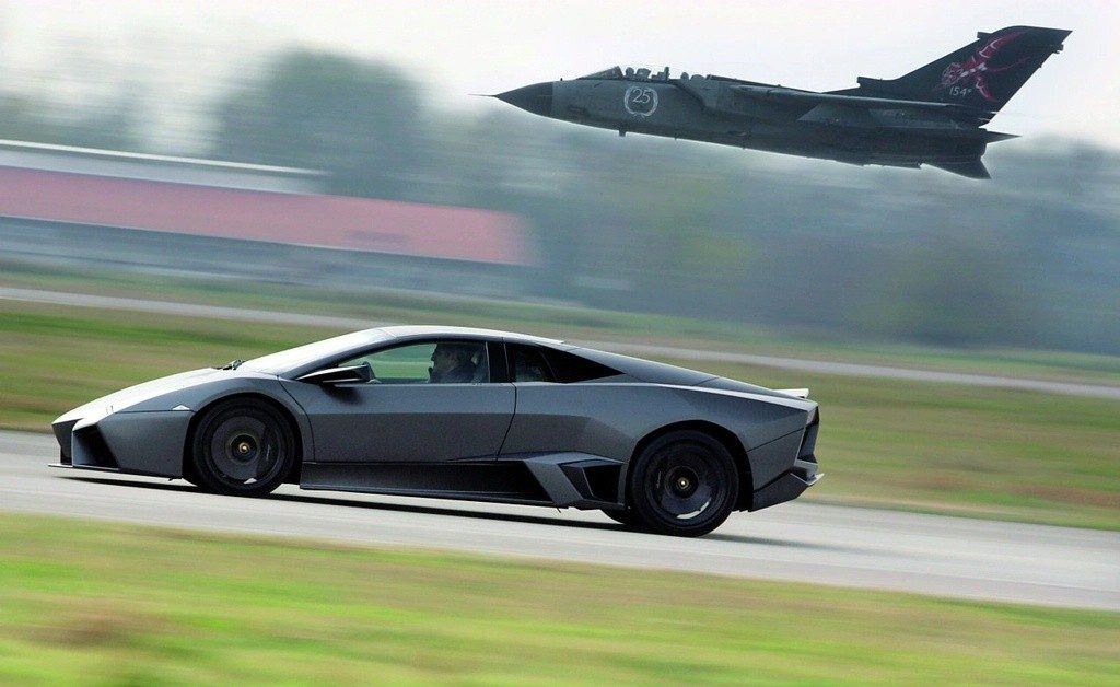 lamborghini-reventon-vs-jet-1-big.jpg