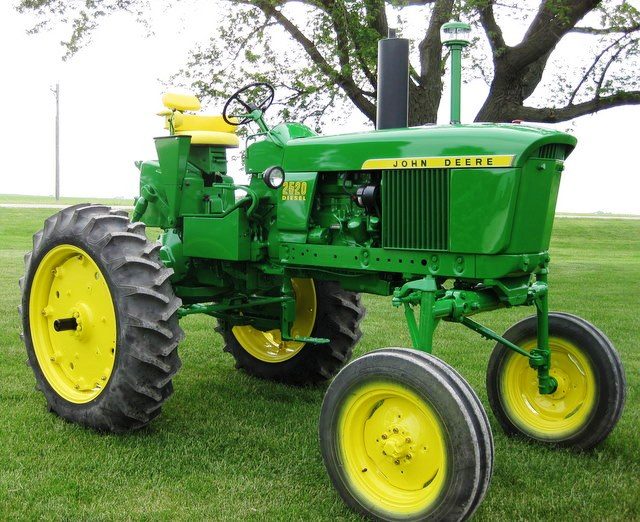 john-deere-2520.jpg