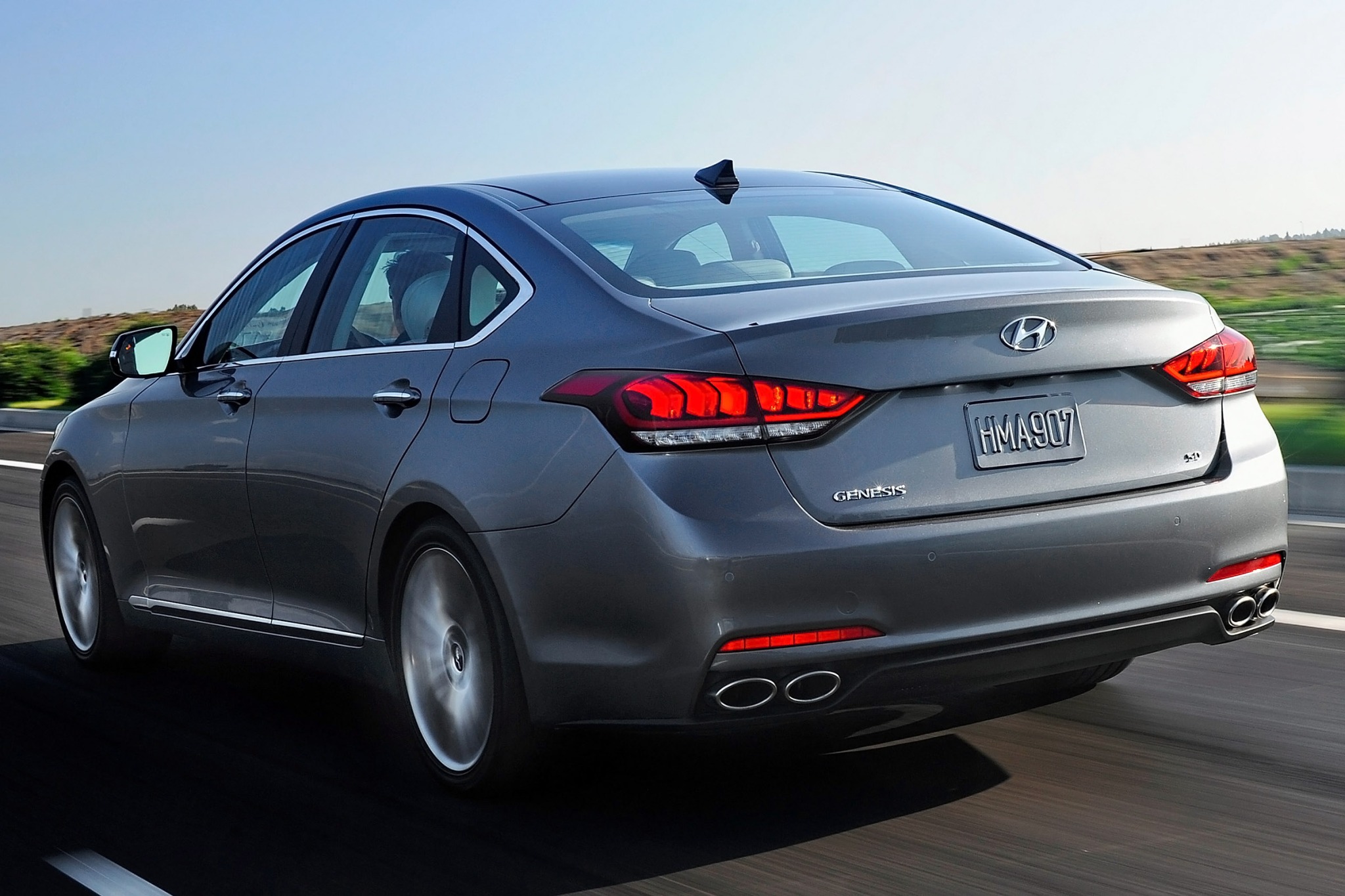 2015_hyundai_genesis_sedan_50_rq_oem_3_2048.jpg